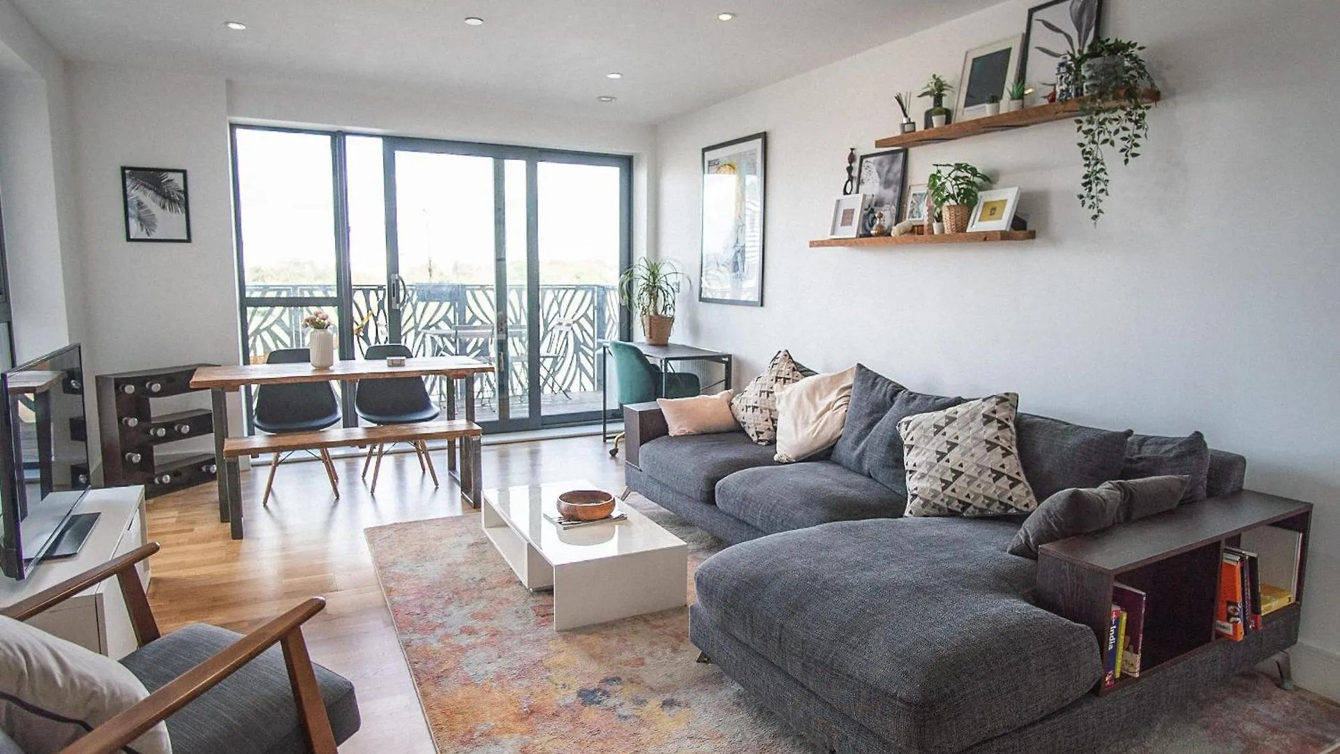 Stunning Riverside View Apartment, Near Canary Wharf & O2 London United Kingdom