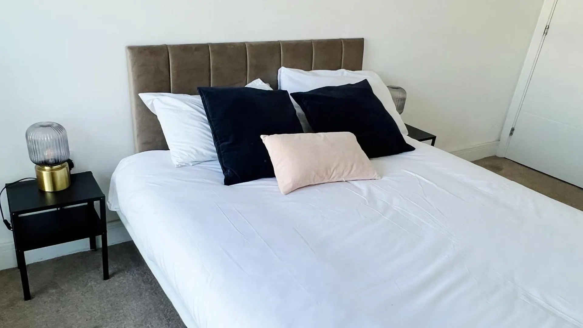 Stunning Riverside View Apartment, Near Canary Wharf & O2 London United Kingdom